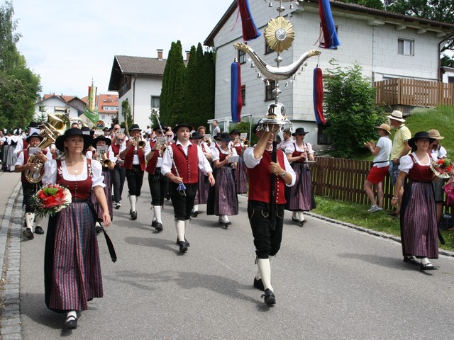 Musikkapelle Buchenberg vorneweg