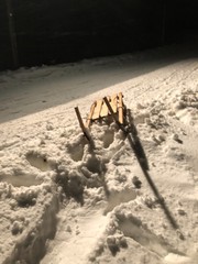 Trachtler rodeln bei Vollmond in der Klamm